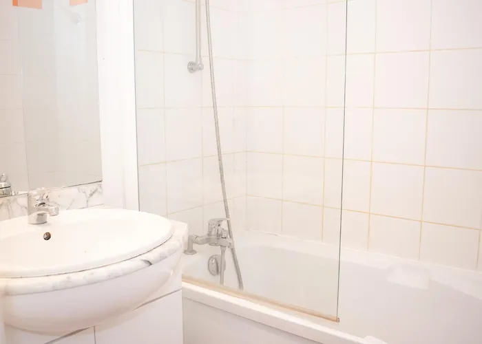 2 Pièces 4 Pers. à - Fr-1-504-272 Appartement *